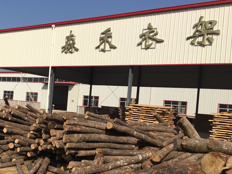 欢迎光临888集团衣架厂原木开料区照片素材.jpg