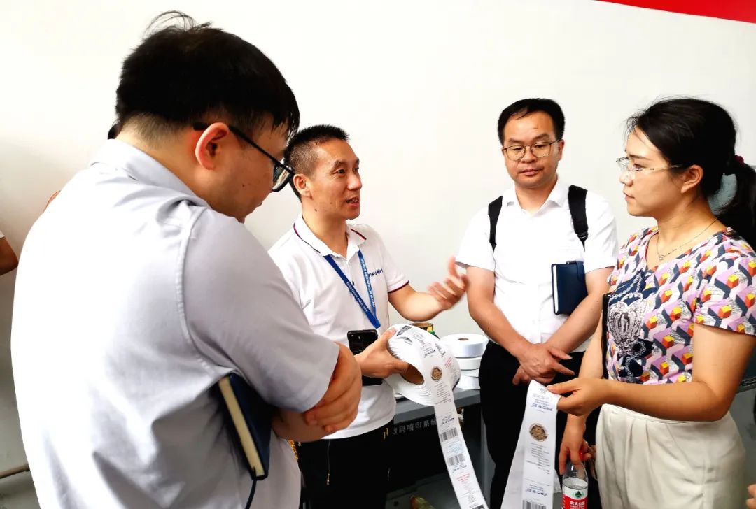 接待东莞松山湖科教局向导来我司工厂视察，，，，，，指导事情！