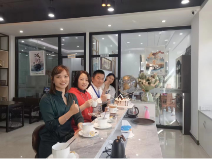 3.8妇女节，，，，，，必赢亚洲为全体女员工送福利